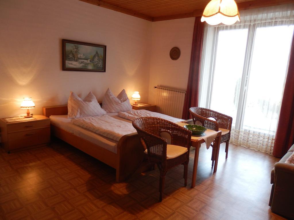 Ferienwohnung Ferienhaus Maier Lind Zimmer foto